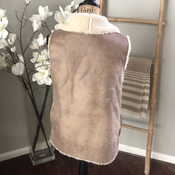 Velvet by Graham & Spencer shearling vest - Picture 6 of 8